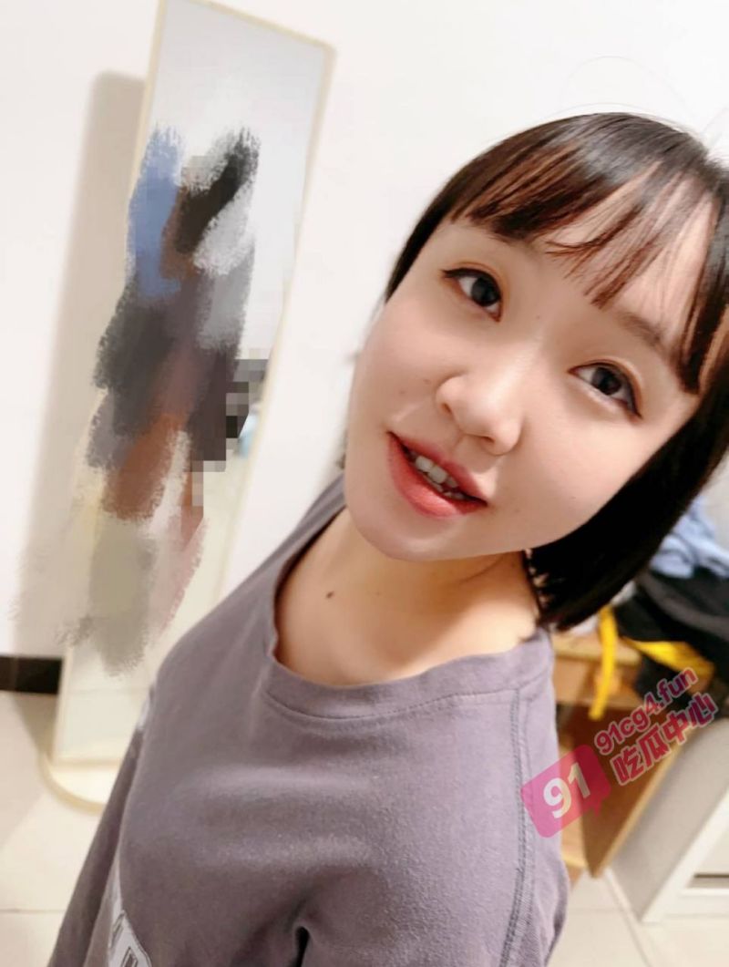 网友曝光极品精神小妹网聊没用三天就完全拿下！精神战将直接摇身变母狗成为他人屌下的泄欲玩物！
