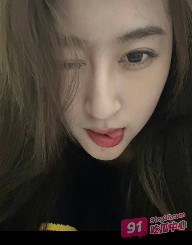 福利姬身下有根棒棒糖？各种场景被大神疯狂打桩！ 配图2