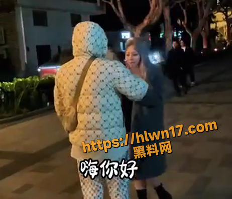 以为遇到了真爱 实则竟是搭讪妹子销售卖课的 街头搭讪素人教学 互摸私处对话超犀利有趣！