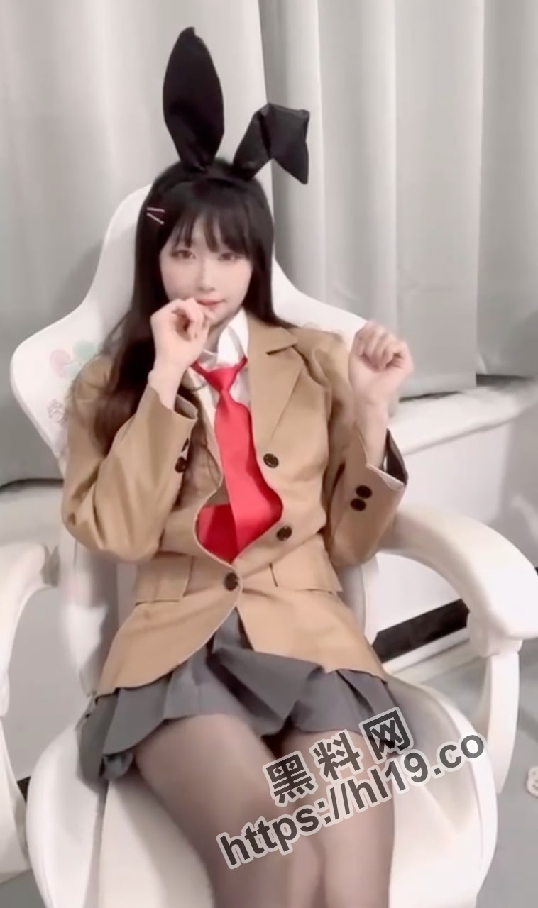抖音 小奶猫 超强定制自慰视频流出，cos各种jk水手服等模拟做爱～