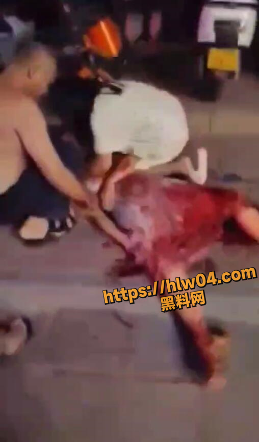 海南陵水英州镇 情人节砍人事件 一男一女重伤倒地！