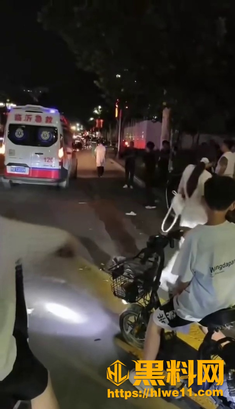 临沂临沭时代广场 特斯拉醉驾撞电动车 现场脚飞断脖惨不忍睹