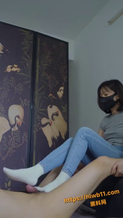 足交网红 MissLinFJ贝琳 新收费资源流出 玉足穿白袜足交到射精 足控福利！