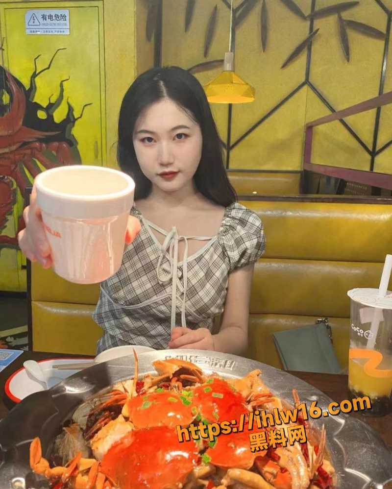 反差婊的巅峰时刻 超清纯又略带肉感小妹妹真是极品了 饺子就得吃烫烫的 操逼就得操骚骚的！