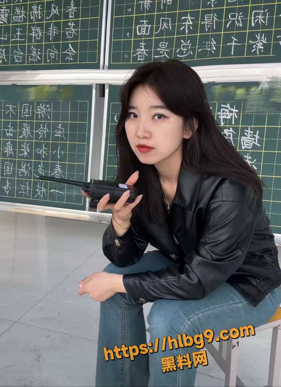 小学语文女老师 左茜 交到渣男被玩腻后曝出女老师的私密视频 到底是老师被玩弄了还是渣男被骗了！