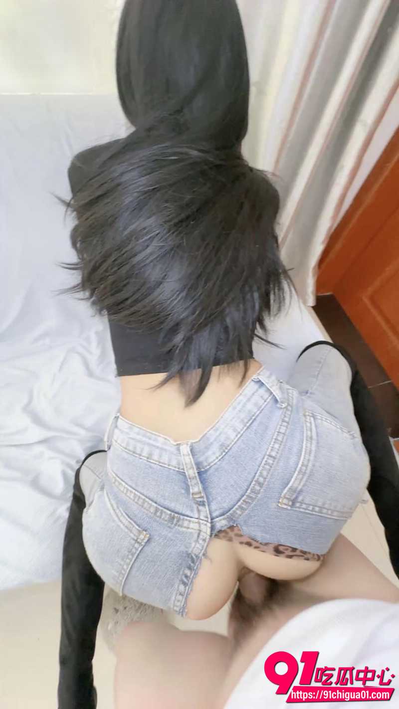 海角乱伦大神长腿女儿丽丽新作 女儿月经期忍不住闯红灯 插进去满鸡巴血爽翻了!