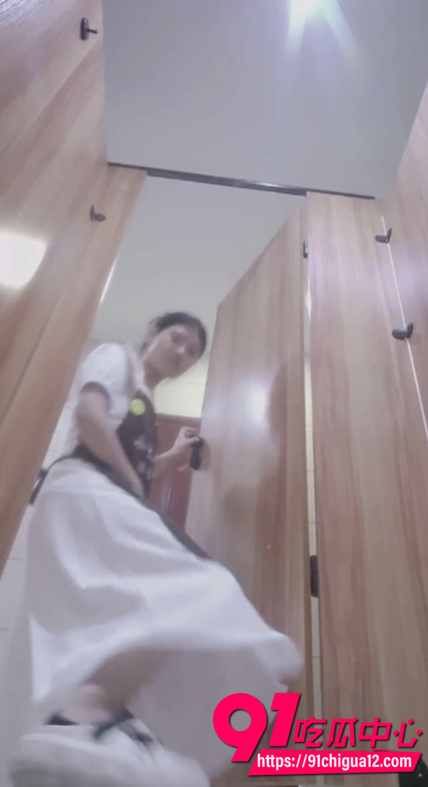 商场女厕大神偷拍合集3 商场女厕大神偷拍合集3