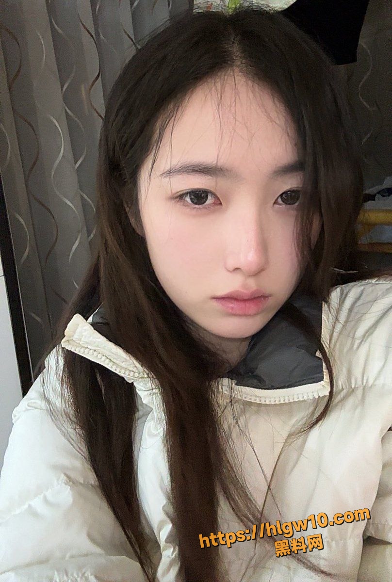 超漂亮的24岁巨乳健身教练 大量不雅私拍流出 自拍露奶发骚 口交炮友被暴力插嘴骚到没朋友