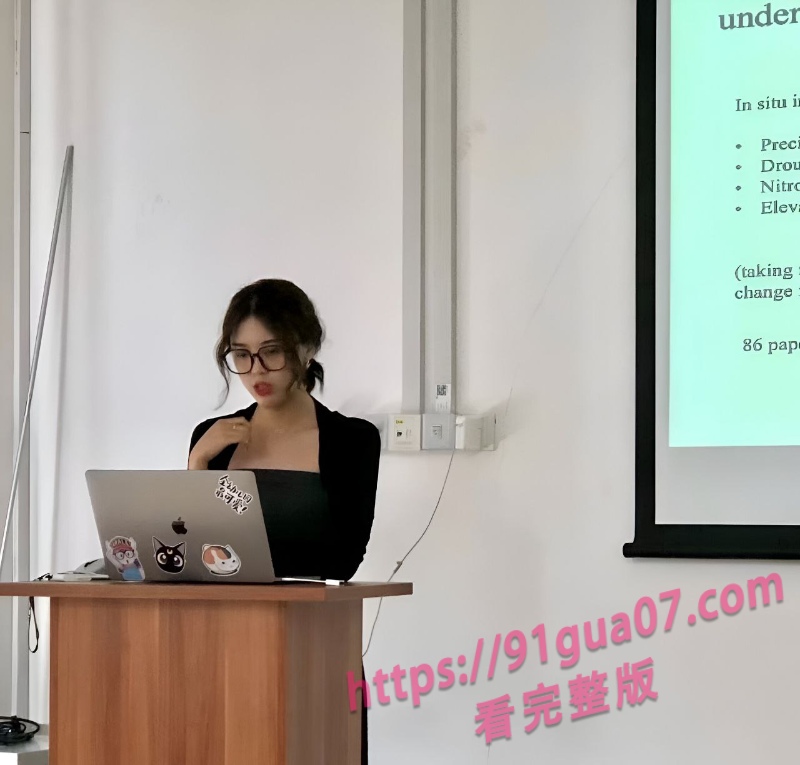 知性博士李敏私下反差惊艳 实拍画面火辣撩人 配图5