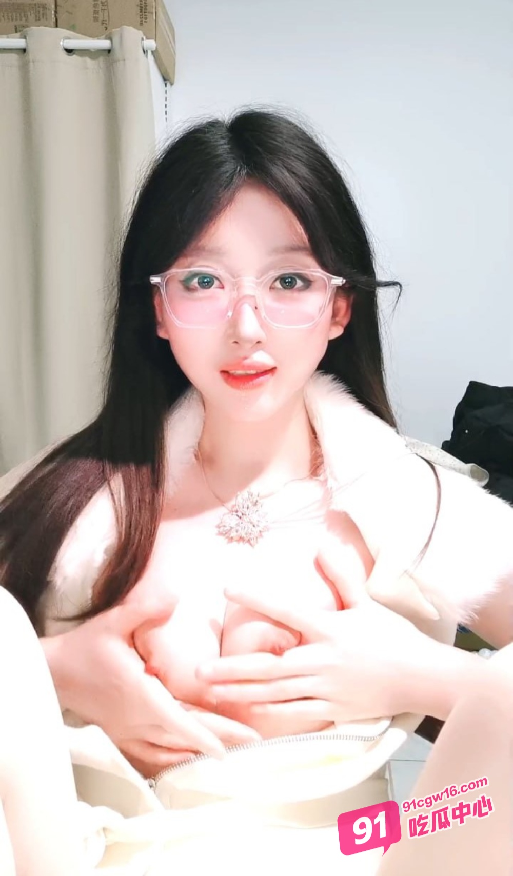 极品校花级女主播杜舒敏下海直播捞金 曲线身材妖娆火辣 挺翘玉乳令人怦然心动！ 配图3