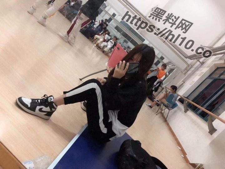 探探附近约出来的少妇，脸蛋酷似学生事实却是隔壁学校的导助！