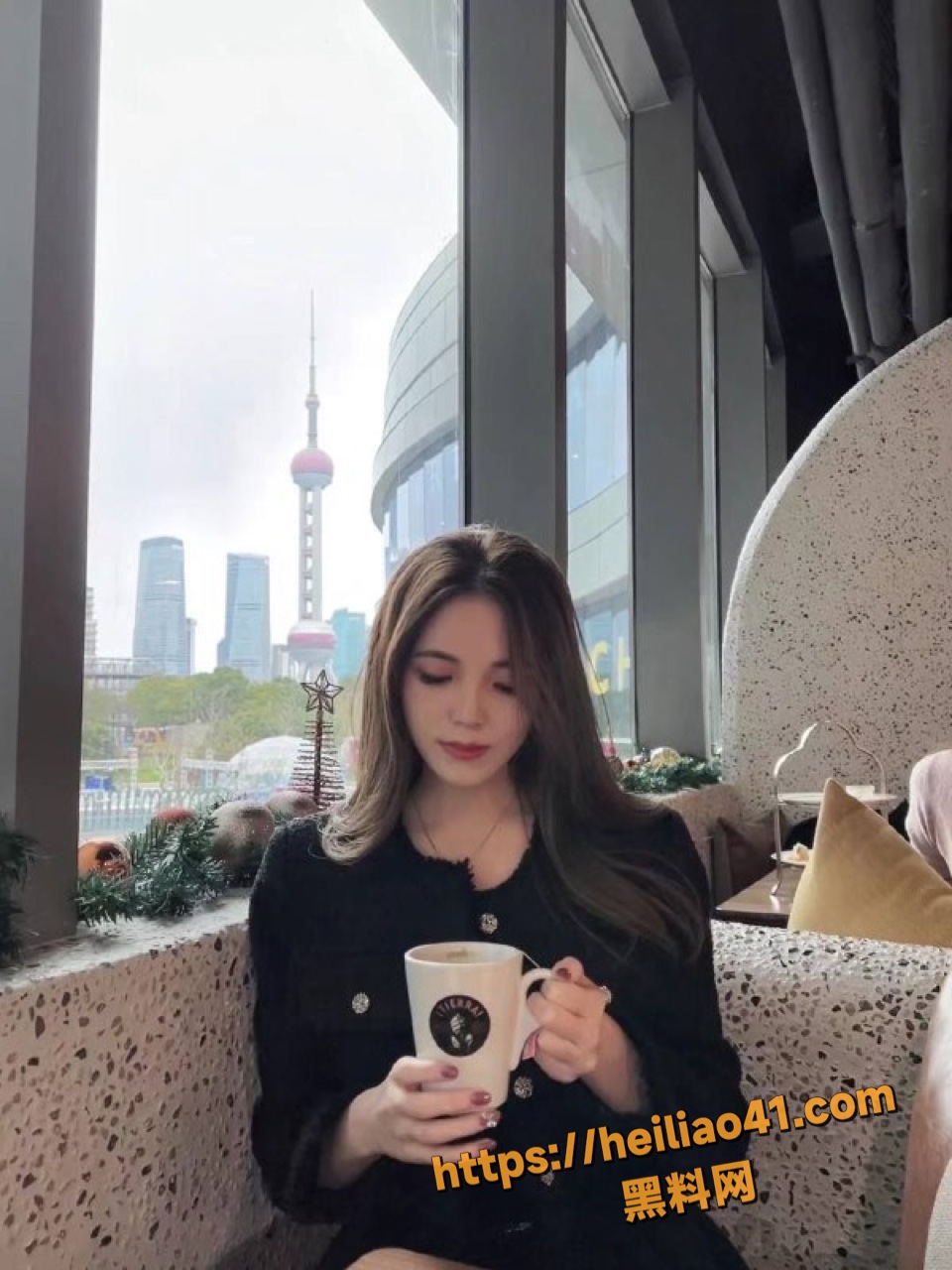 高颜值美女 王珞菲 被金主调教 滴蜡喝尿吃精母狗玩法 口交后入视频曝光流出！