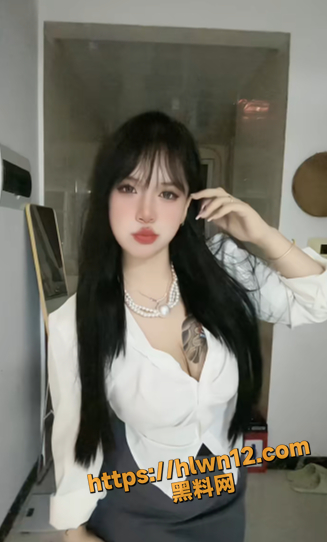 我要多骚才能进入你的心 高颜纯欲大奶符文女战士申请出战 女战士与小鸡男友的性爱视频流出！