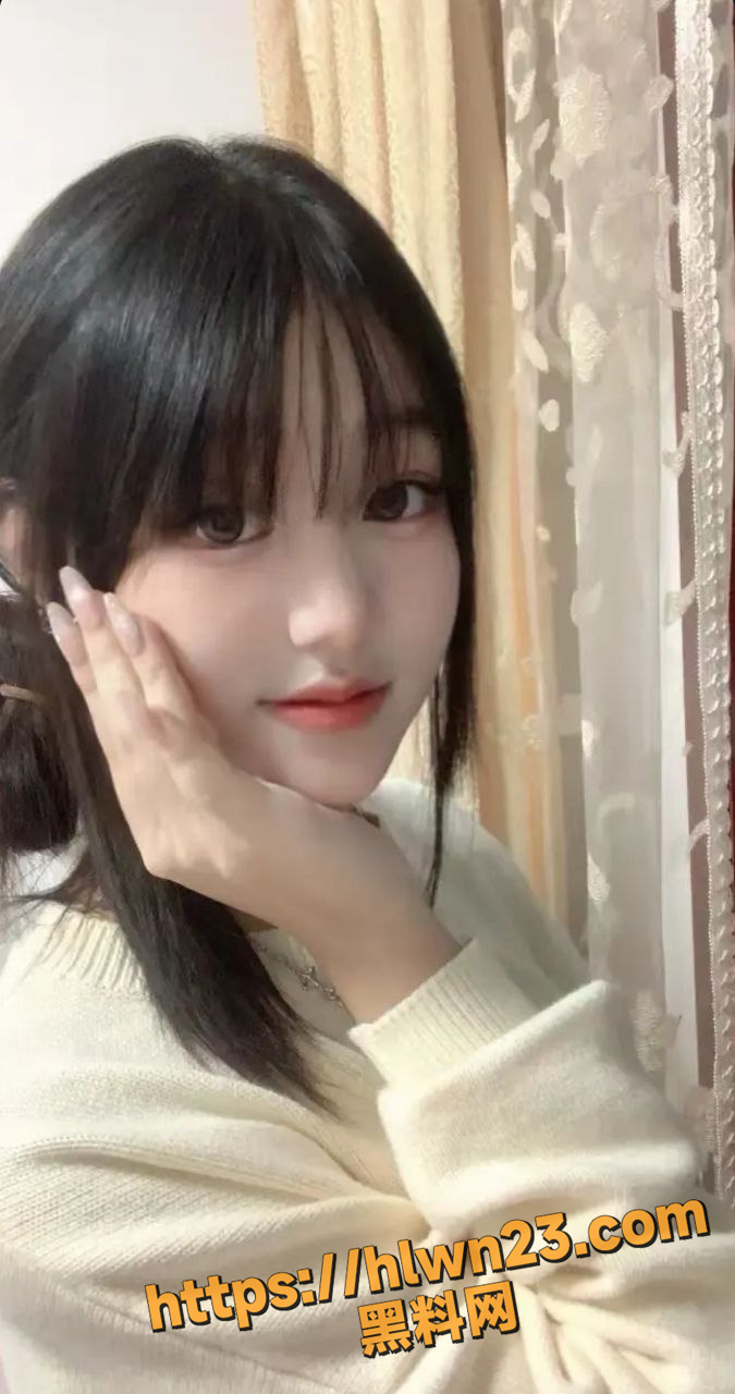 河北张家口学生妹 王若玮 被男友哄骗露奶拍摄自慰骚逼 分手后就被前任无情曝光不雅视频！