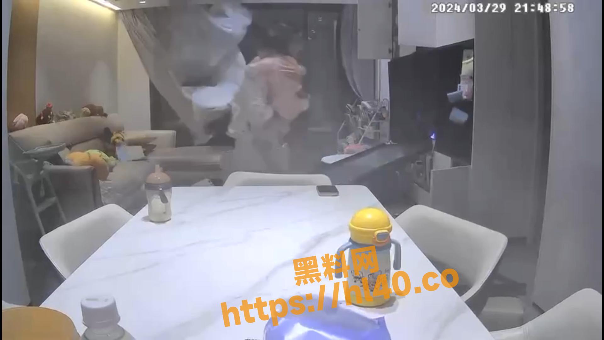 江西省南昌市南昌县伟梦清水湾小区发生两起被大风吹落坠楼事故，3人当场身亡！