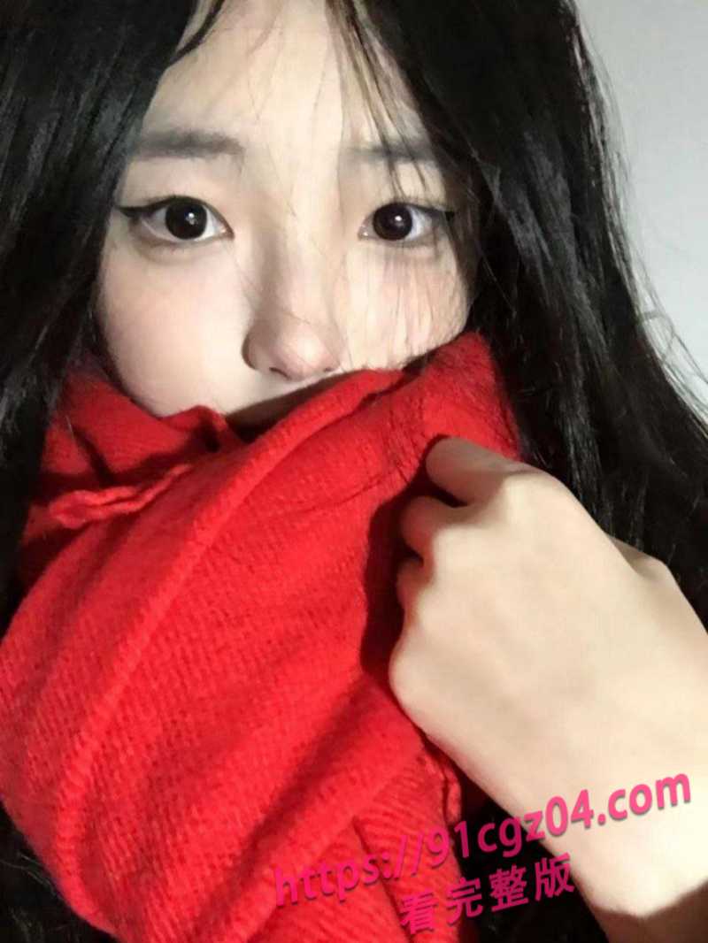 高中大眼萌妹 被中年大叔诱奸 妹子为了苹果手机只能隐忍