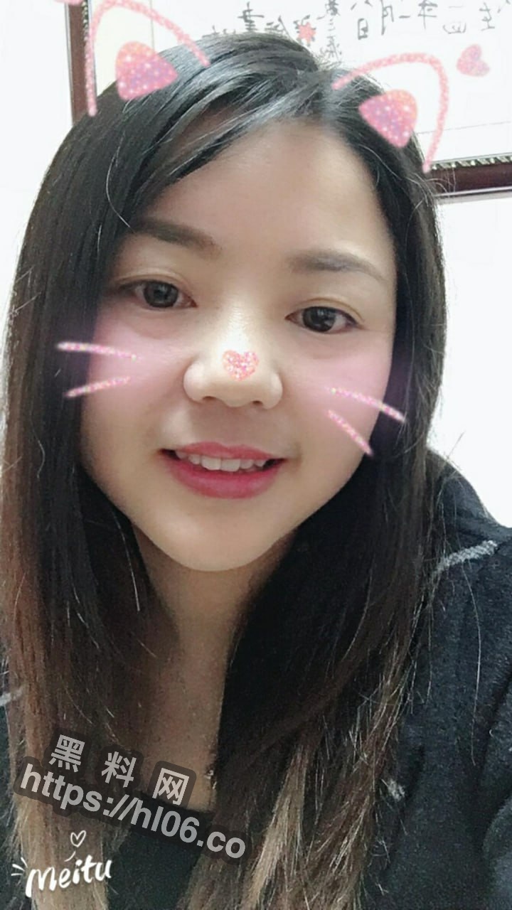 四川绿帽王 操淫妻已经不够刺激了，网约单男干老婆自己负责拍摄，骚逼分泌的白浆已经说明了老婆彻底爽翻了！