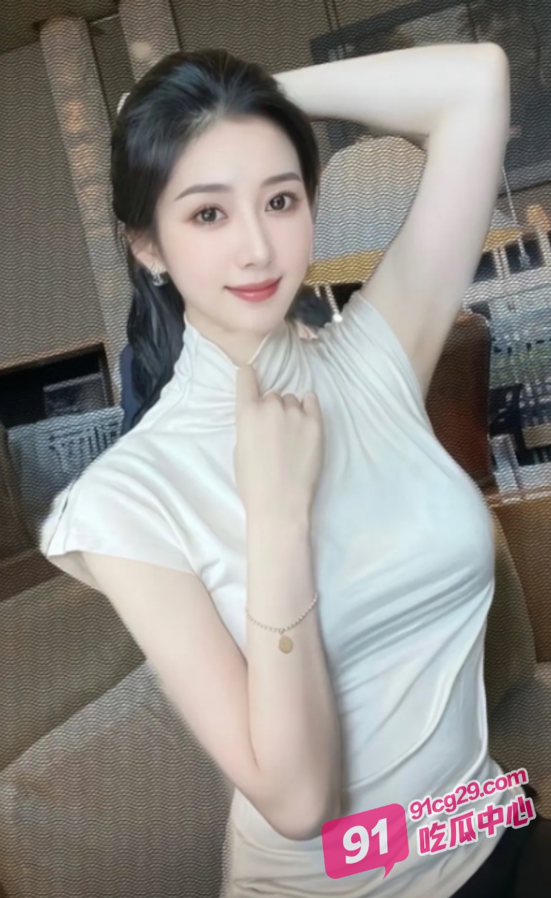 河北唐山人妻钱莹莹与邻居偷情现场 酒店水床化妆台多点位play！ 配图3