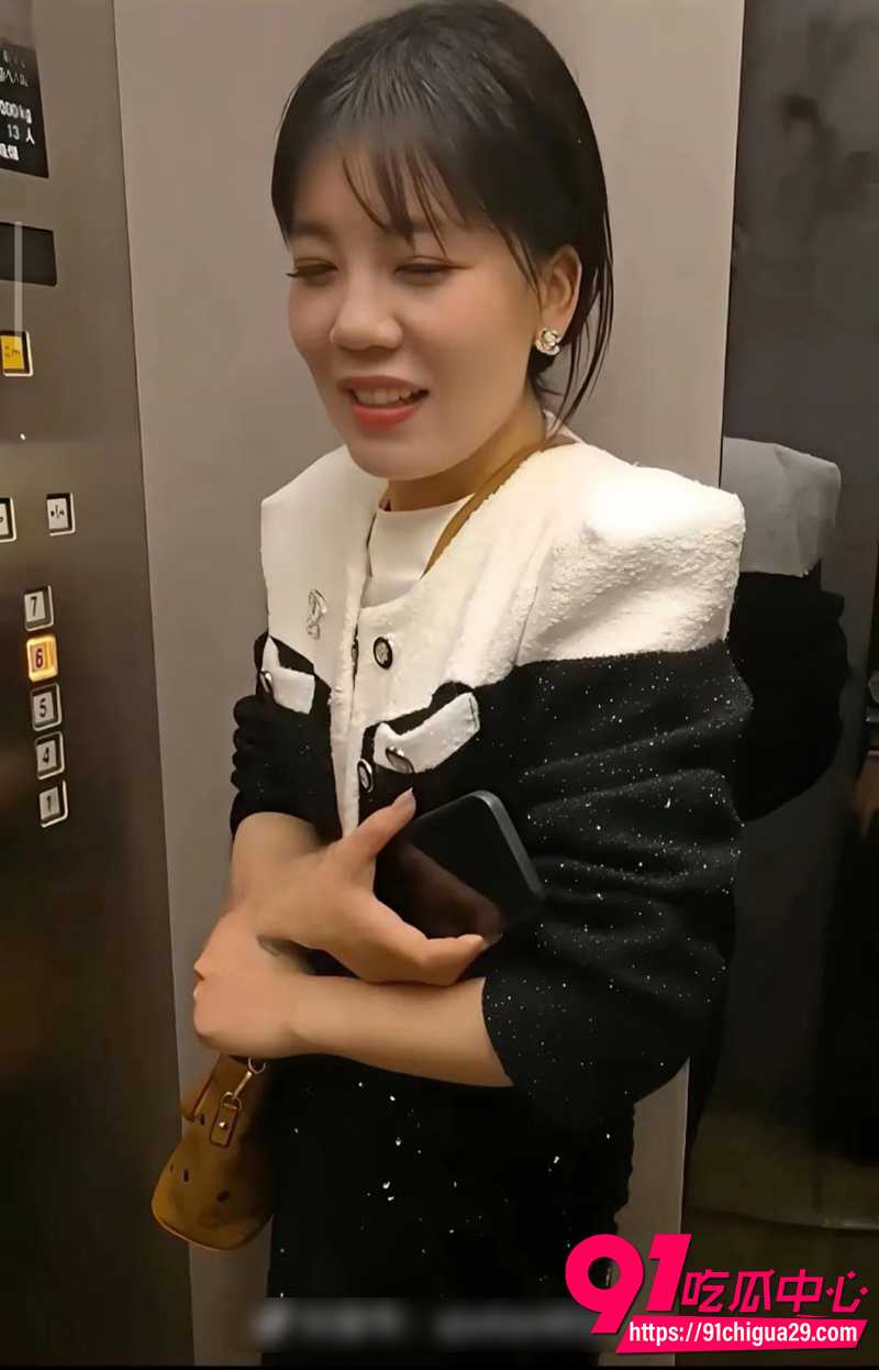 电梯少妇孙晔子 3 电梯少妇孙晔子 3