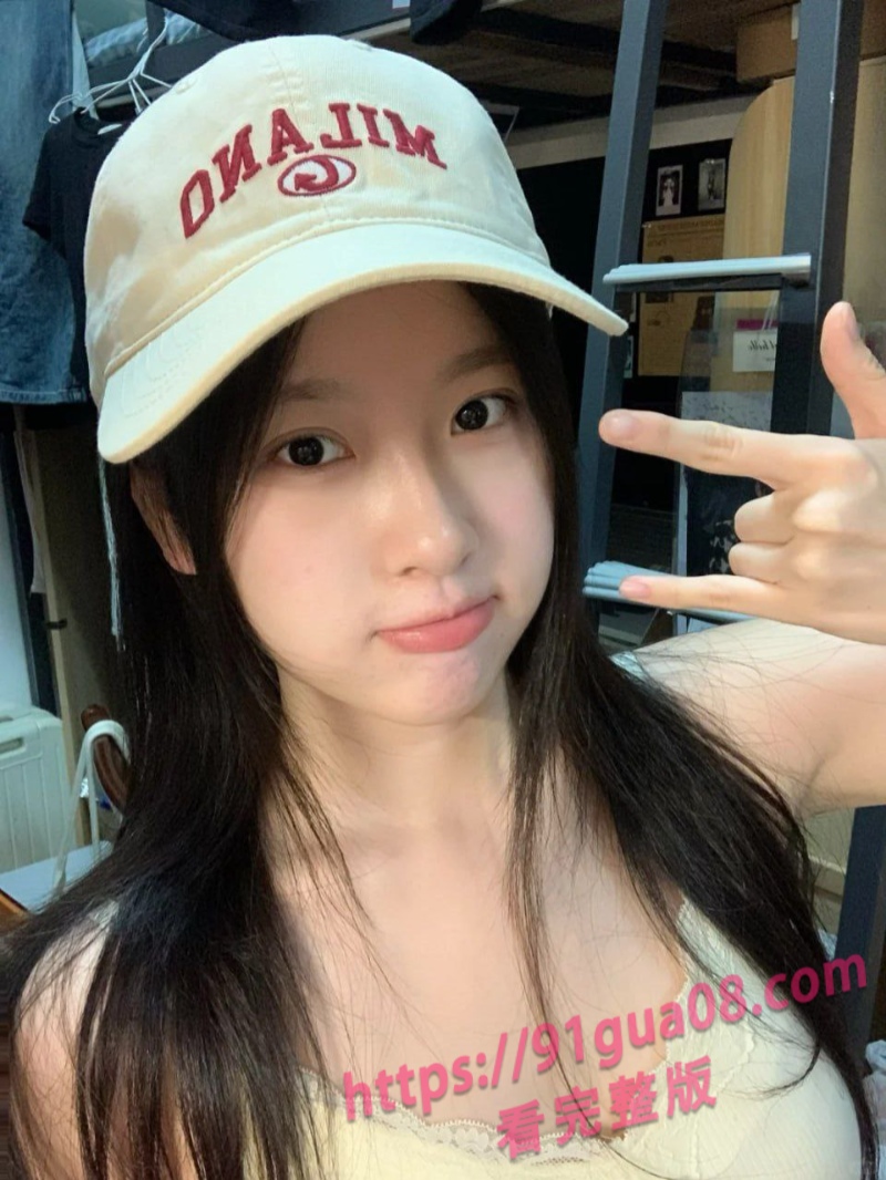 深夜烧烤变乱伦狂欢 妹妹身穿情趣连体衣勾引哥哥 这谁受的了 配图2