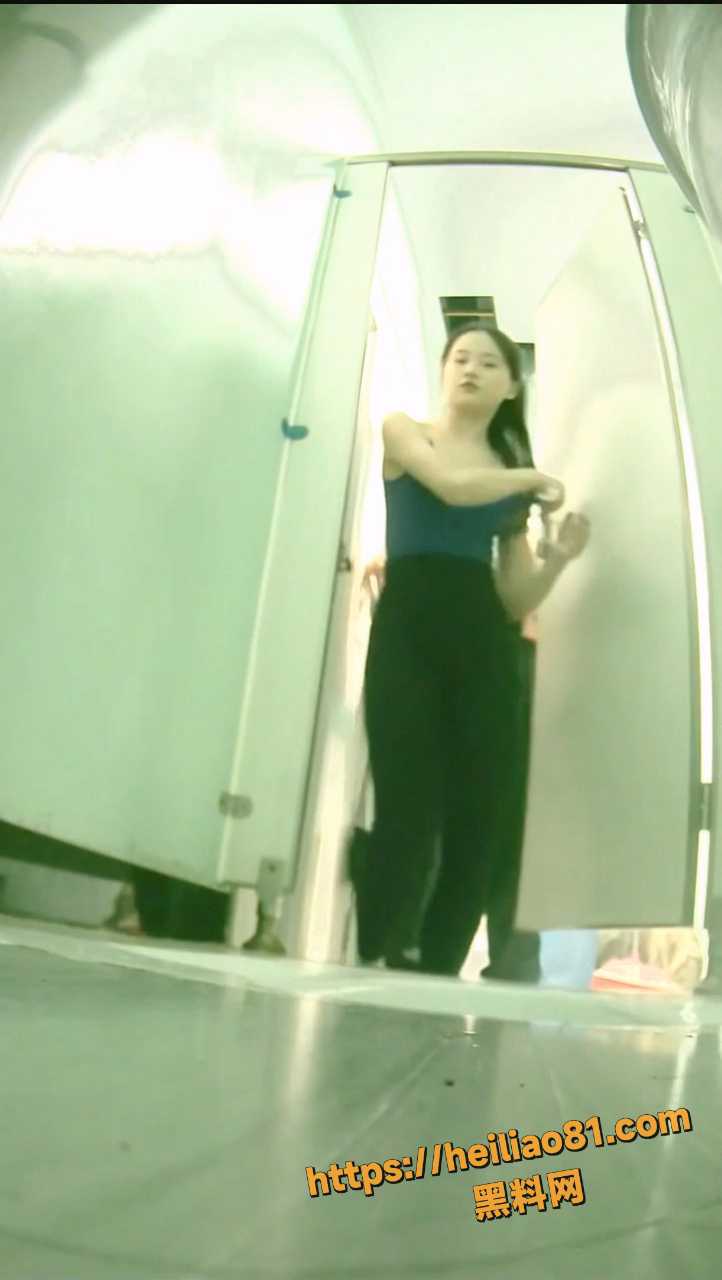 舞蹈培训班女厕全景偷拍 多位漂亮的小姐姐肥美的鲍鱼完美呈现！