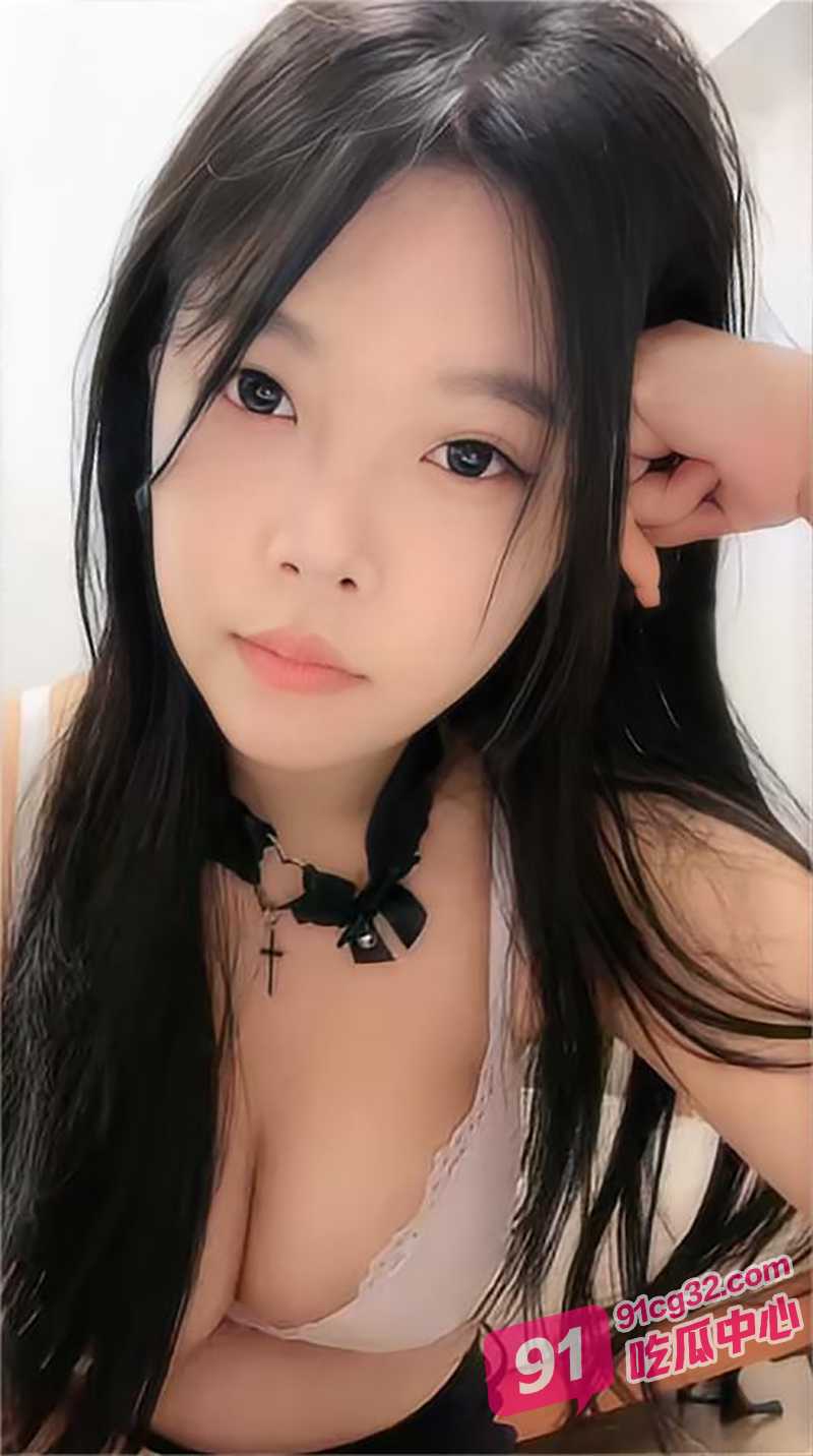 浙江01年小母狗卢雨婷 对着镜头搔首弄姿与男友激情性爱泄密!