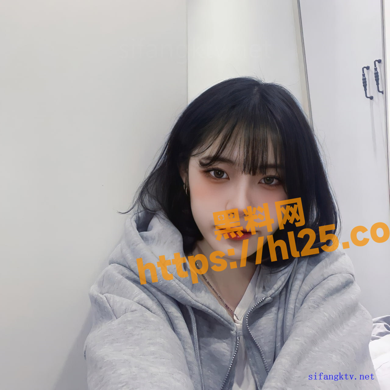 9分超高颜值19岁贫乳女神 朱X妮 给土豪金主自拍私密视频流出！