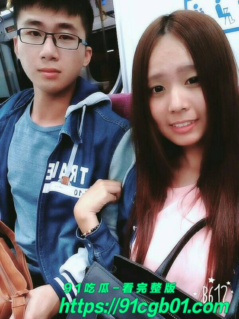 FB木瓜奶嫩妹与男友自拍颜射口爆视频流出 看着清纯 没想到私下这么反差婊