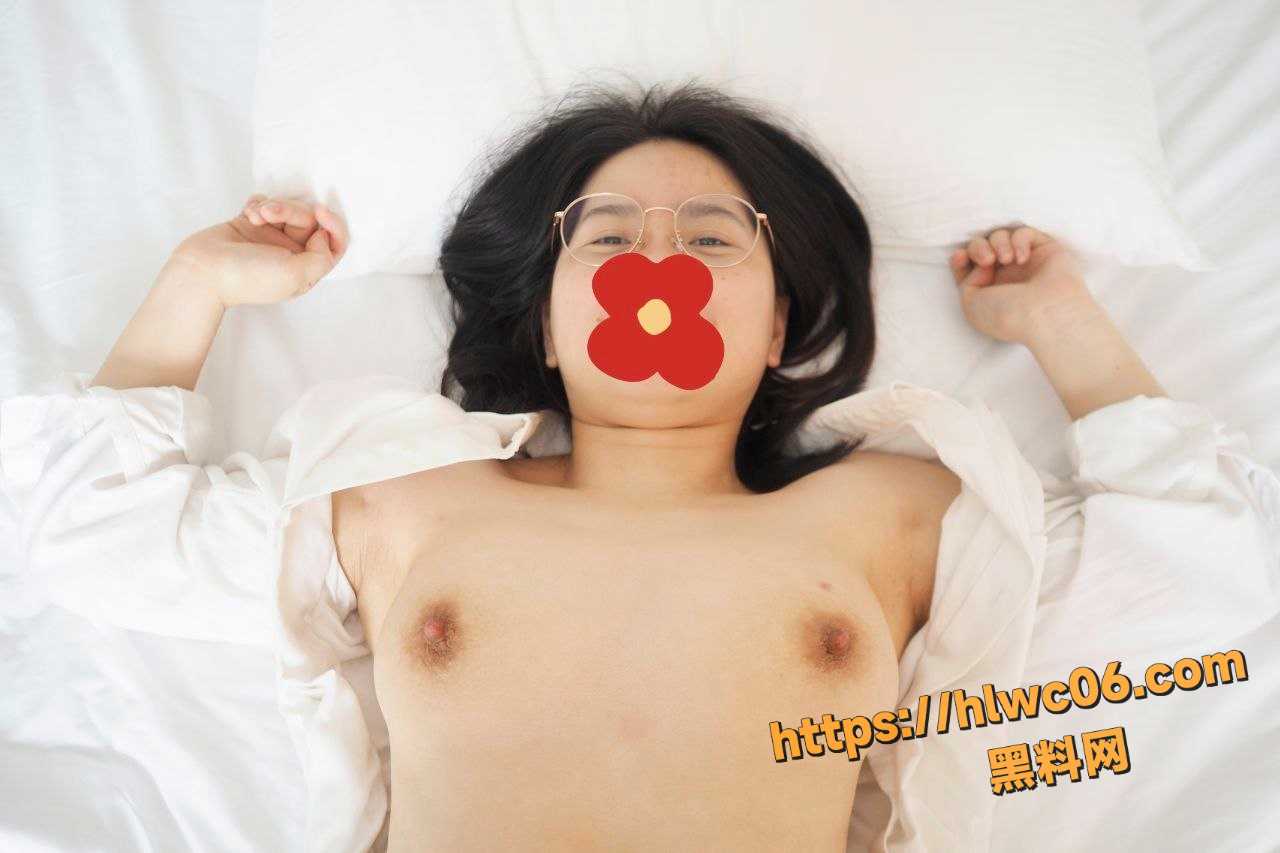 修电脑时干了隔壁家的小姨 一股浓烫的精液狠狠的灌进了小姨的骚逼里 配图