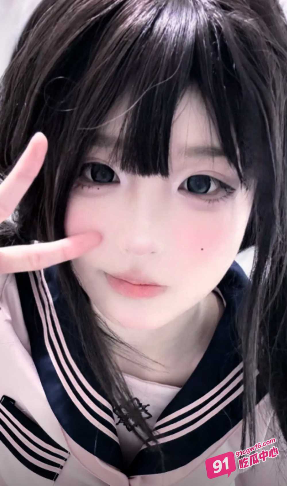 萝莉大学生遇到假金主？ 在出租屋被抓着双马尾疯狂输出尿失禁 全程淫叫不断！ 配图2