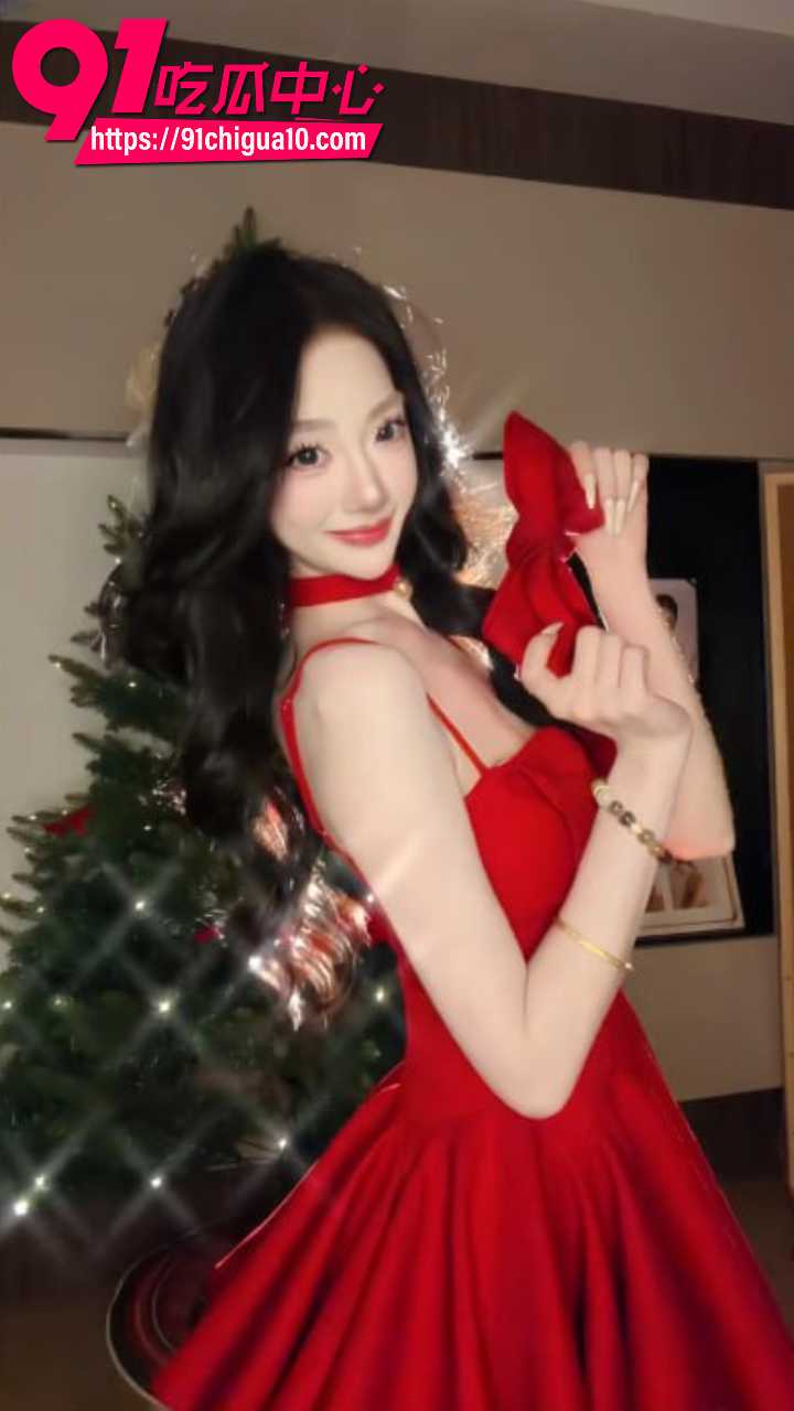 圣诞红裙姐姐黑丝翘臀被掀裙狂干4 圣诞红裙姐姐黑丝翘臀被掀裙狂干4