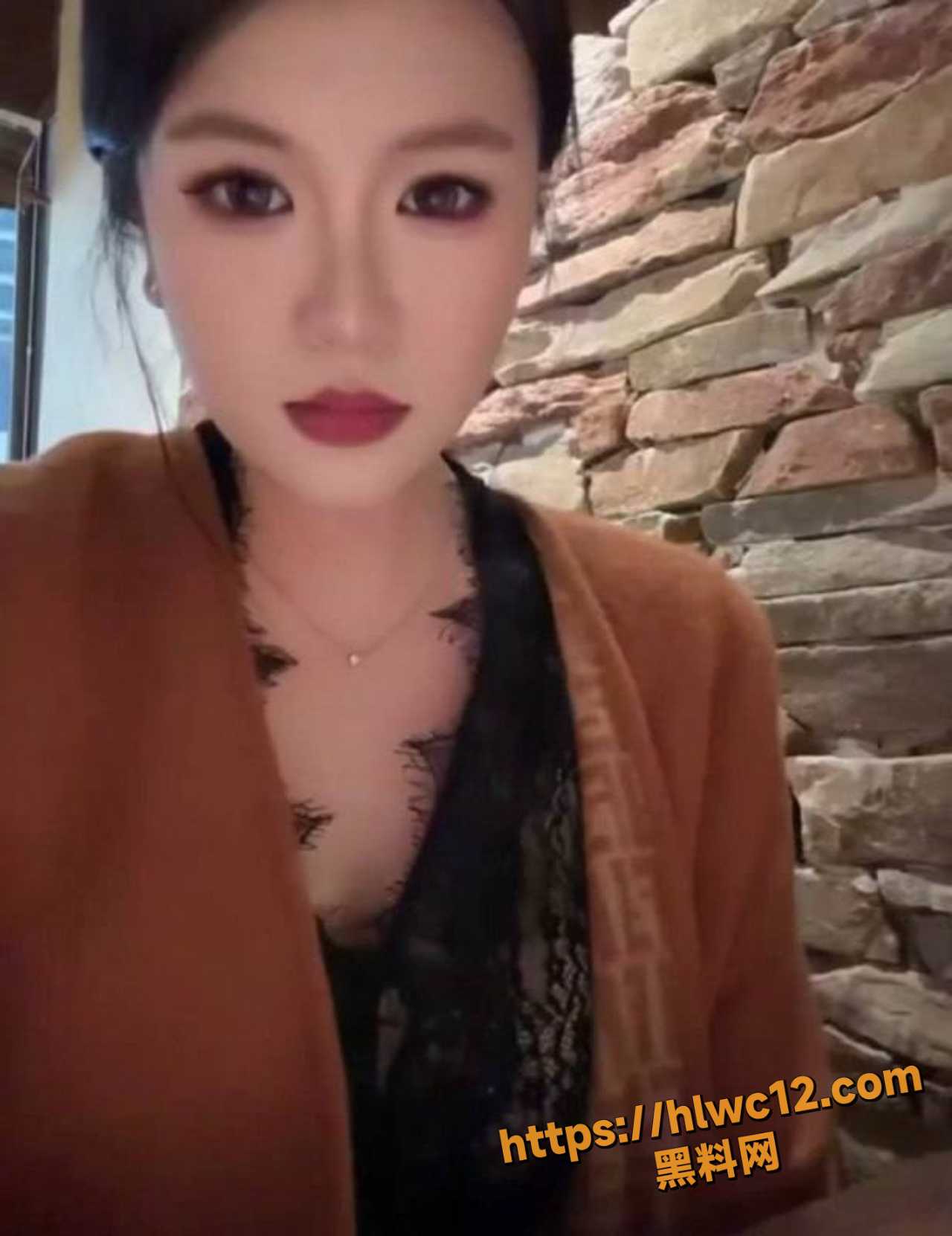 我在沈阳的性启蒙老师 从女人的后面干进去 压抑地呻吟从喉咙里发出来 配图