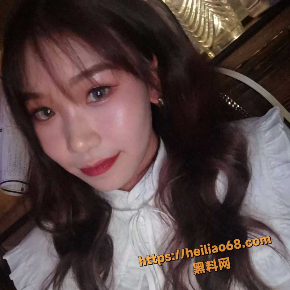 反差婊研究生 郑霞 为生活费天天陪金主大叔学霸外表下隐藏的另一面让人大跌眼镜