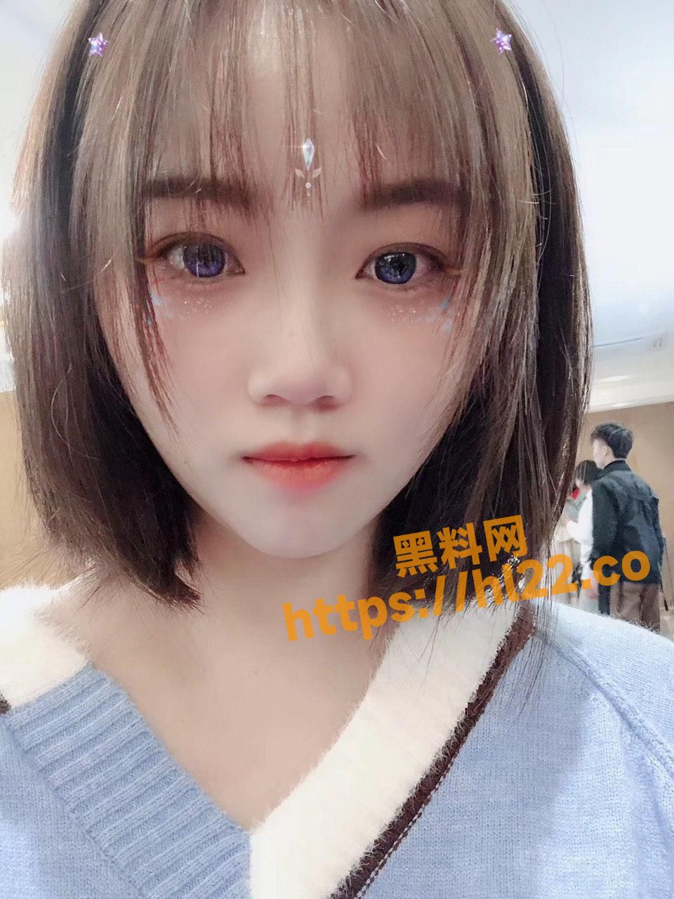 长沙母狗 余美婷 骚拍自慰她的火炭黑逼！小母狗还学会将自慰视频剪成卡点视频啦～
