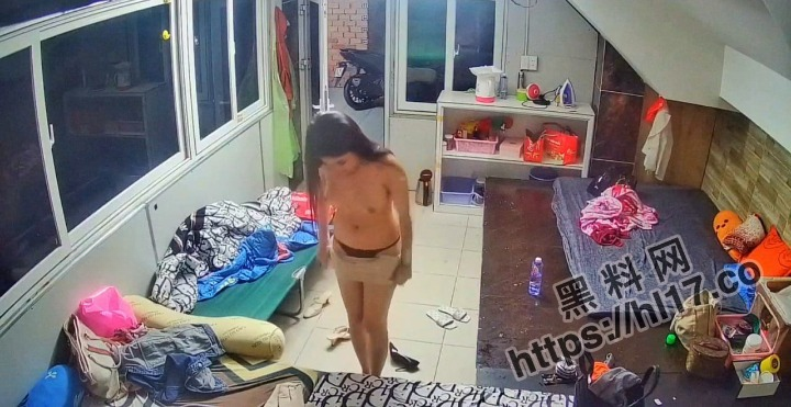 夜总会休息室摄像头破解！小姐换衣全遭偷拍遇到扫黄，只能乖乖跟着警察走~