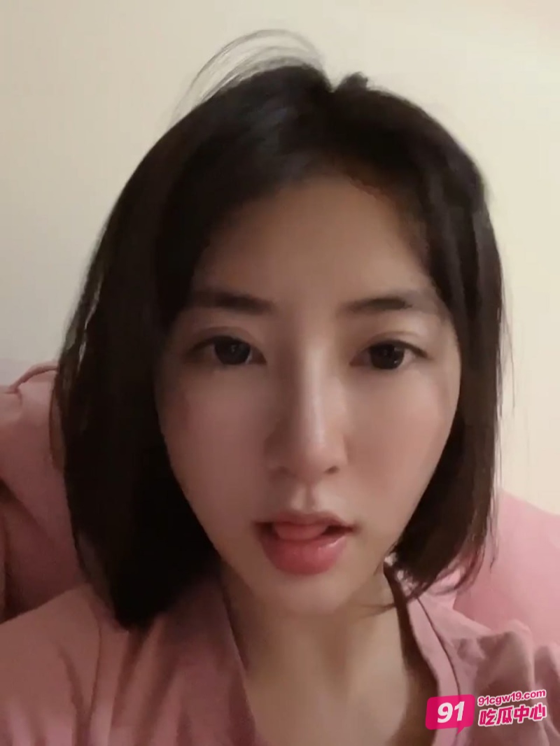 天津女神李韵婷 童颜巨乳的傲人身材毫无吝啬的展示给男友观看 反差感极强！ 配图2
