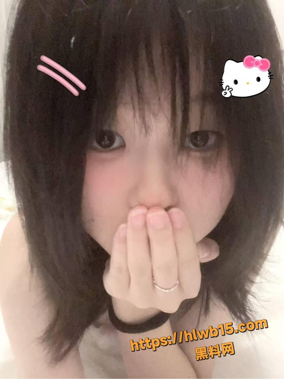 瓜友投稿曝光 女高 沈鲸落楼梯间做爱 一开始装矜持被插爽后主动口爆 吞精液超炸裂！