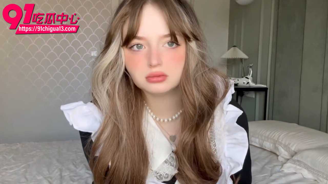 欧美巨乳主播shyblanche白嫩白虎自慰2