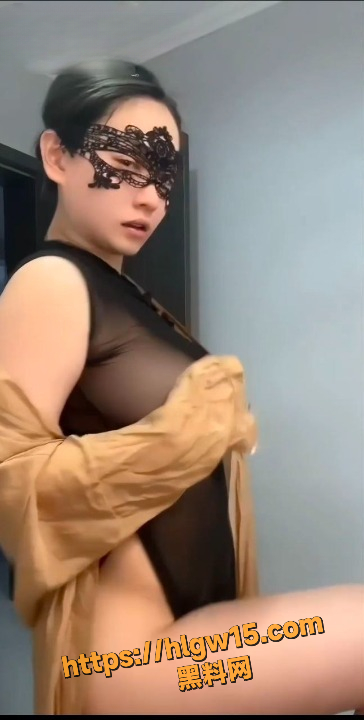 抖音快手网红 一个小球球 榜一定制流出 人妻母狗舔道具 乳交逼脸自慰反差高潮!