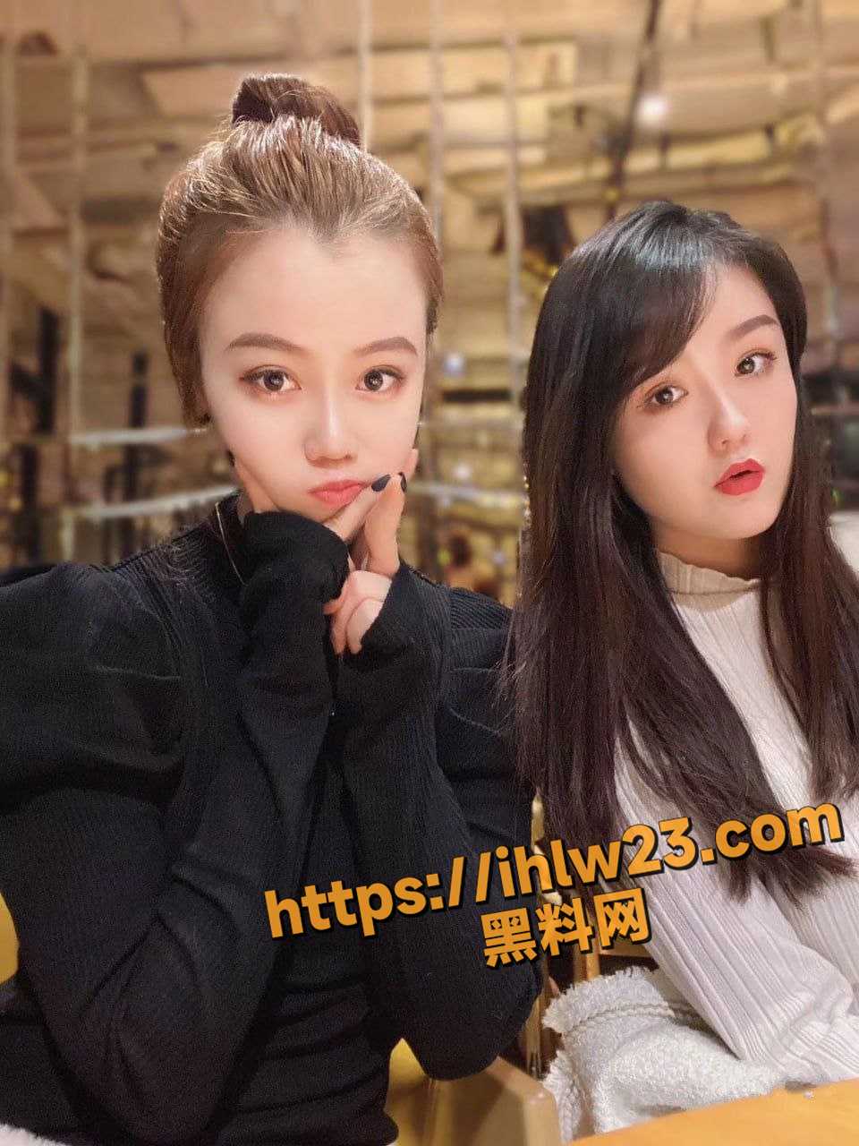 湖南大哥勾搭闺蜜姐妹花 妹子表情淫贱像条母狗 调教过后直接被干哭！