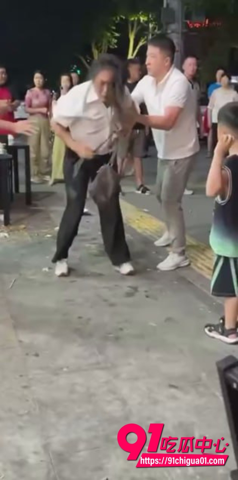 街头抓小三撕衣大战5