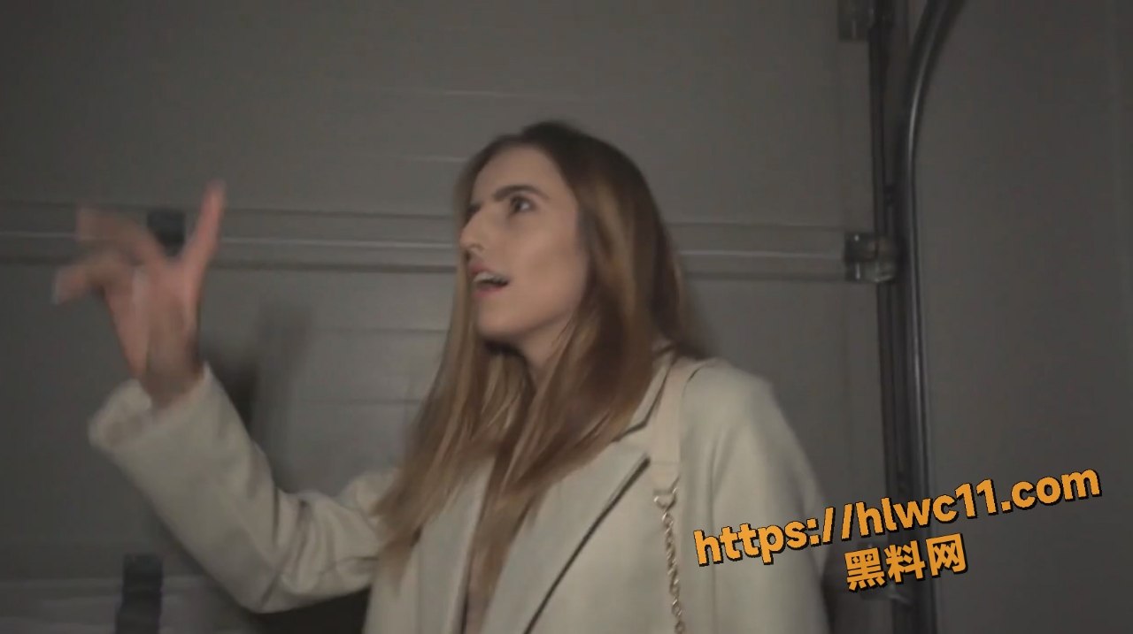 捷克街头钞能力系列 路上的漂亮妹子直接给钱 拉到储物间开始爆操！