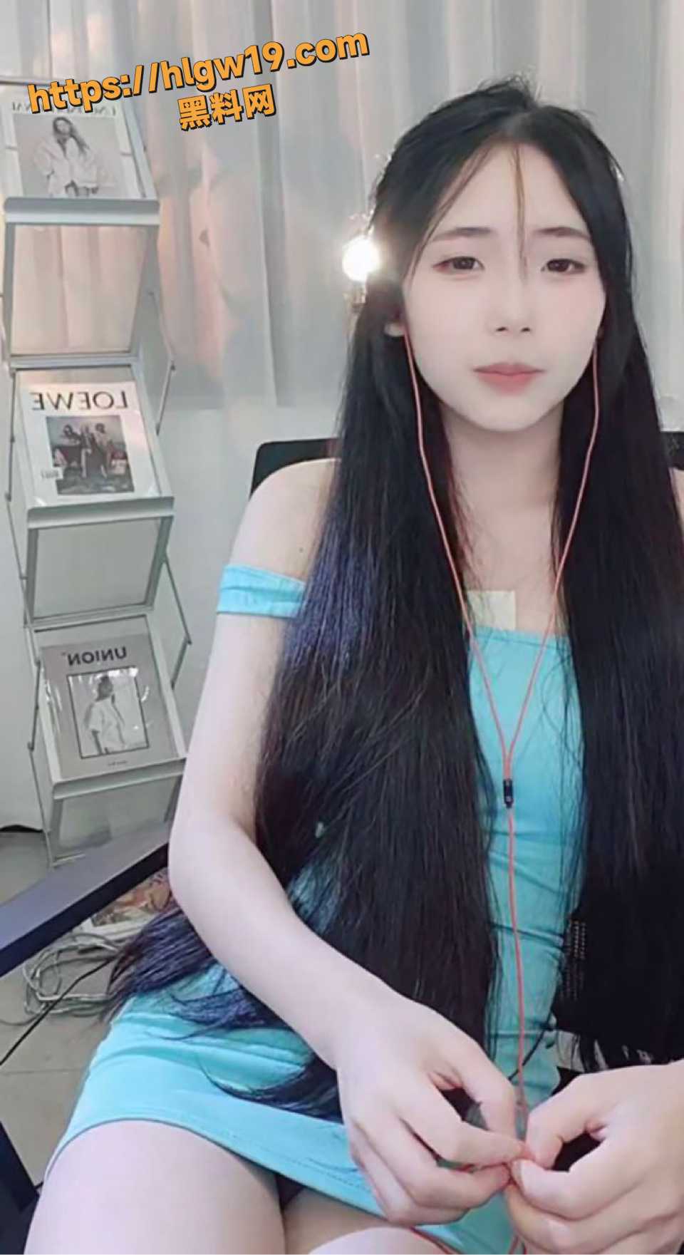 反差骚气的快手女主播唐钰4399 大尺度自慰福利 清纯脸庞下火辣酮体娇媚撩人