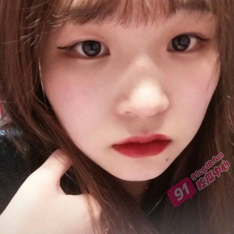 瓜友投稿药学院妹子~刚与前男友分手就被无限衔接做别人的母狗 稚嫩的身躯被爆操浪叫不断!