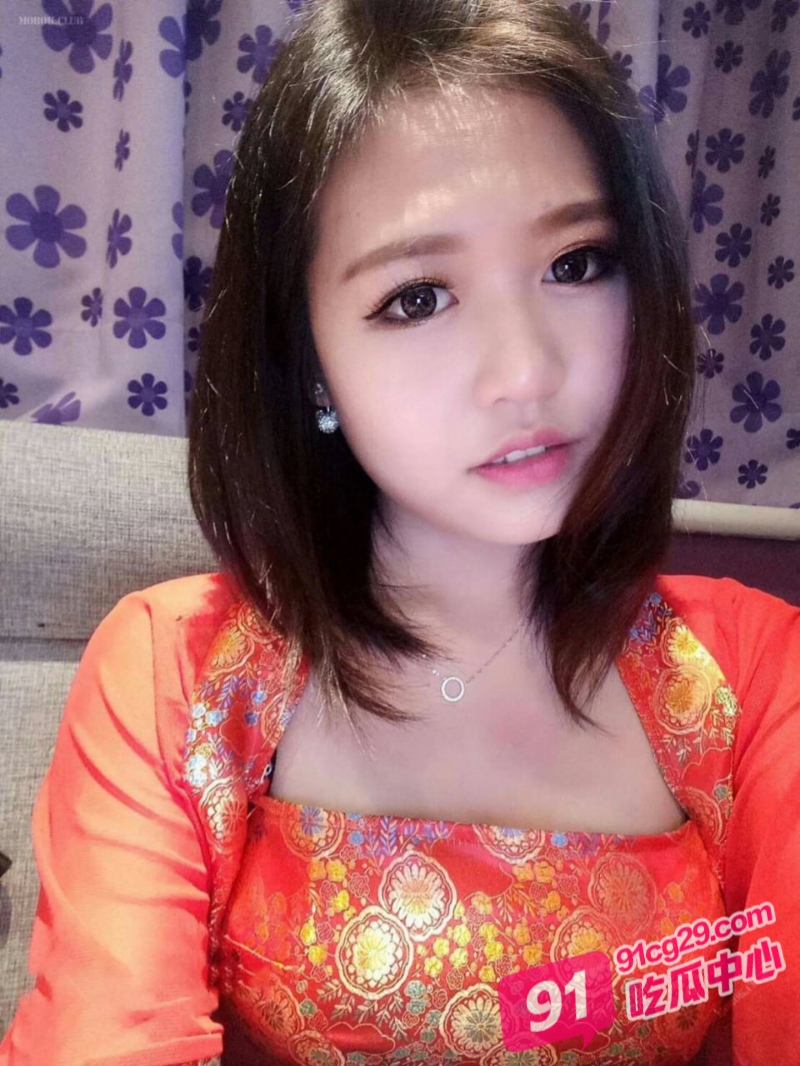 换妻淫乱派对！绿帽侠老公带美女老婆酒店玩4p 酒池肉林现代版！ 配图5