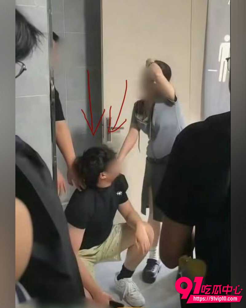 河北地质大学包宇航女厕偷拍被抓  4