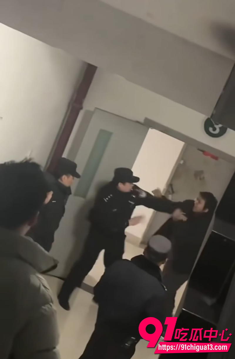 阿宅写二次元小说失控  3