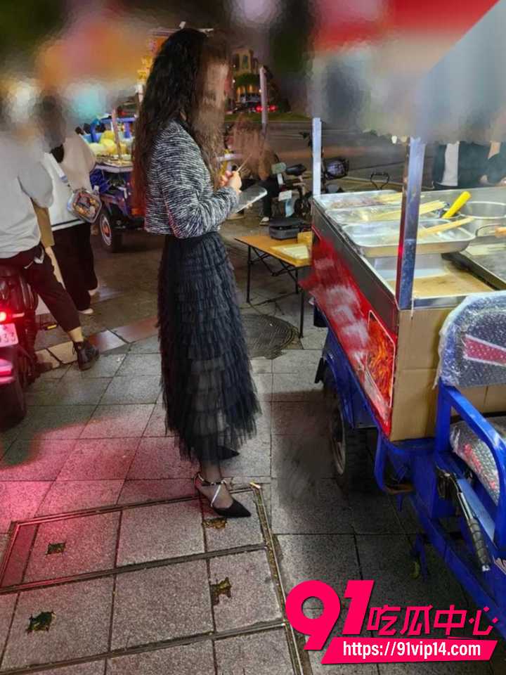 海角原创叔嫂乱伦淫声骚语 小叔子猛操嫂子浪穴 白浆直流叫床不止 极致的禁忌快感