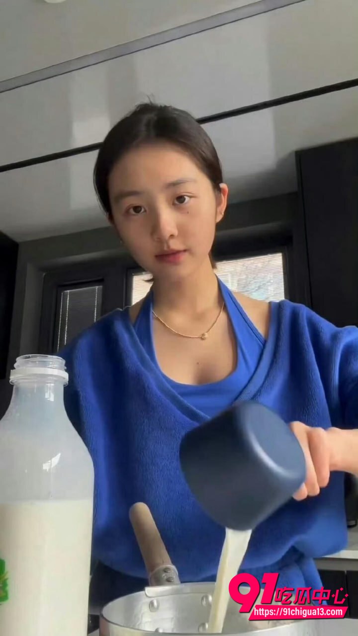 黄多多图书馆亲密被开除3