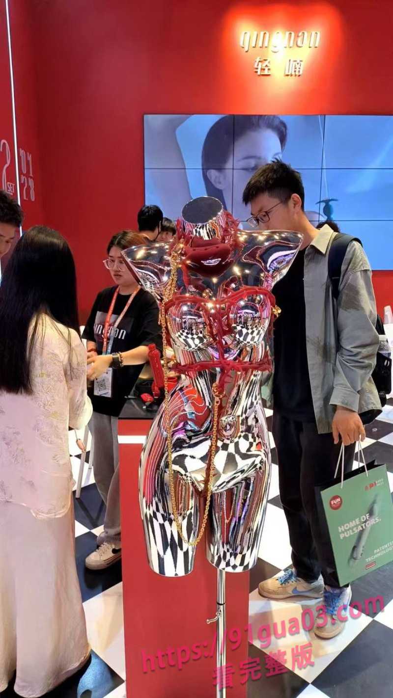 上海高端仿真女伴亮相 外观媲美真人 宅男直呼恋爱感拉满!